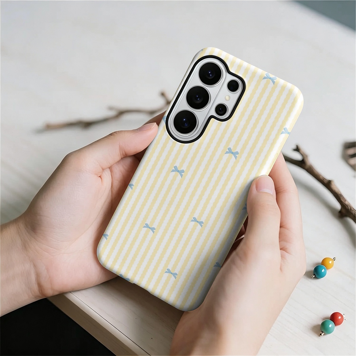 nœud bleu rayures jaunes 2-in- - Samsung Galaxy S24 avis et prix